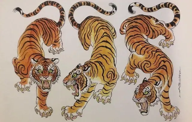 Drei gemalte Tiger, hintereinander schreitend